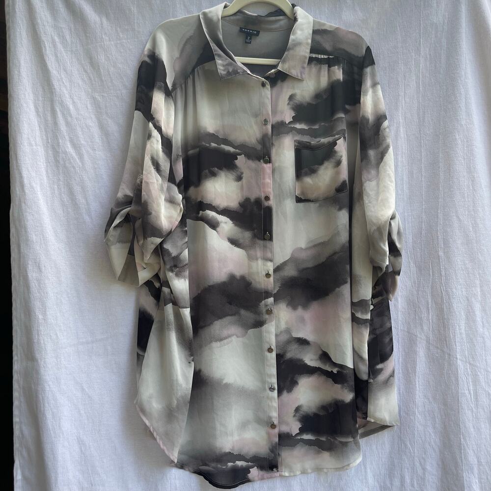 Torrid Size 2 Watercolor Abstract Button-Up Tunic Blouse Gray Black Pink